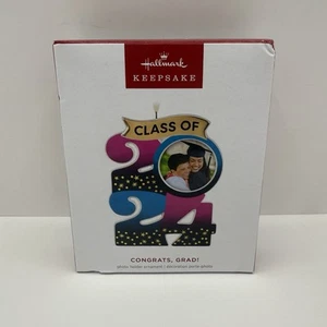 2024 Hallmark DATED Porcelain Ornament - 'CONGRATS, GRAD!' - Photo Holder - NIB - Picture 1 of 5
