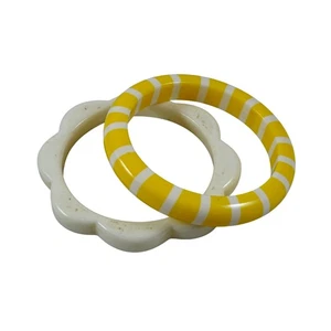 Juego De Colección De 2 Pulseras Brazalete Rayas Amarillas Y Forma De Flor Festoneada Blanco - Imagen 1 de 6