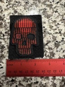Parche moral táctica 5.11 “cráneo bala crujiente (rojo)” - Imagen 1 de 2
