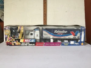 NASCAR Remote Control Racing Hauler, Valvoline Racing Mark Martin 1997 - Picture 1 of 17