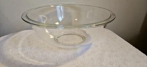 PYREX 325 / 2.5QT - 2.4L CLEAR GLASS ROUND BATTER MIXING SALAD BOWL USA 17 - Picture 1 of 10