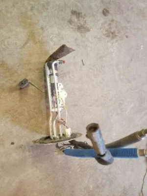 97 98 99 FORD E250 CONJUNTO DE BOMBA DE COMBUSTÍVEL GASOLINA 8-330 5.4L 2 PORTAS SOB A CABINE - Imagem 1 de 4