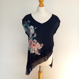Blusa Top Promod L UK 14 Azul Marino Estampado de Flores Hanky Dobladillo Asimétrico Cuello en V - Imagen 1 de 7