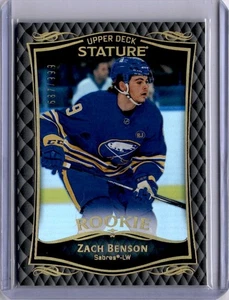 Zach Benson Stature /999 2023-24 Upper Deck Stature RC - Foto 1 di 2