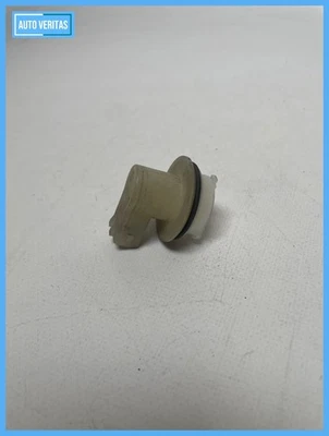 Original VW Polo (80/86C) Lamp carrier right front 6N0953042C - Image 1 of 4