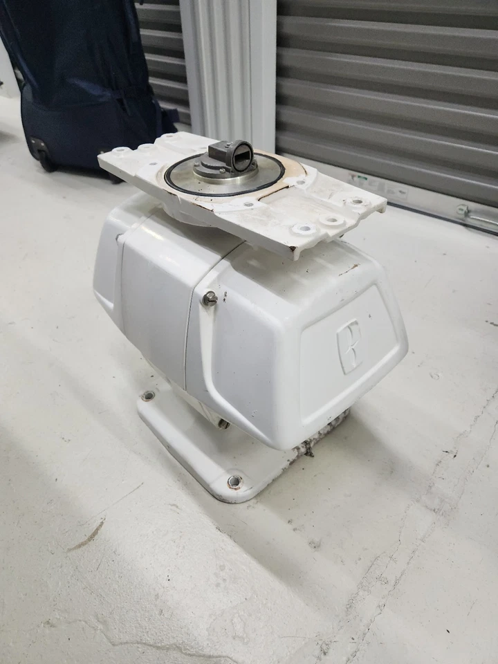 Base de radar marino Furuno RSB-0074-062 con transceptor RTR-062 12kW (usado) Foto 1 de 4