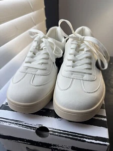 Dv By Dolce Vita Women's White & Black Lace-Up Sneakers 8 - Picture 1 of 7