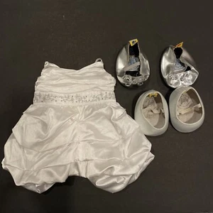 Vestido de novia Build A Bear y 2 pares de zapatos - Imagen 1 de 7