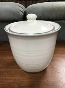 Pfaltzgraff Bean Pot W/Lid - Picture 1 of 11