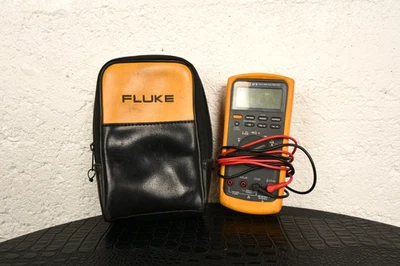 Fluke 87V True RMS Industrial Digital Multimeter and Case and Leads Voltmeter - Image 1 of 4