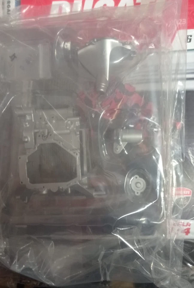 COSTRUISCI DUCATI DESMOSEDICI GP23 1/4 VOL 6 DEAGOSTINI - Immagine 1 di 1