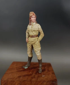 1/35 Built and Painted Resin WWII Soviet Russian Female Woman Soldier B Figure - Picture 1 of 8