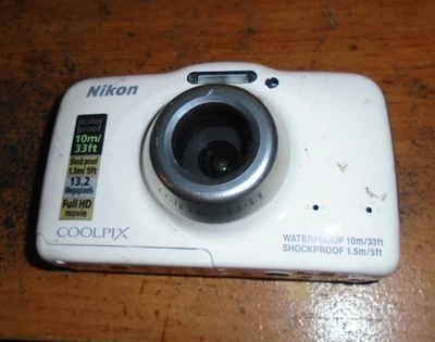 Nikon Coolpix S32 Camera, Waterproof, White, Parts Only, No Power - Image 1 of 2
