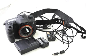 Sony Alpha 99 (SLT-A99V) A99 24,3 MP Body, Auslösungen/shutter count 233057 - Picture 1 of 8
