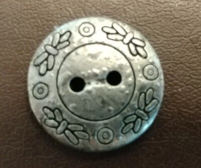2 cm 13/16 inch metal button with four point circle and grain bundle pattern - Image 1 of 4