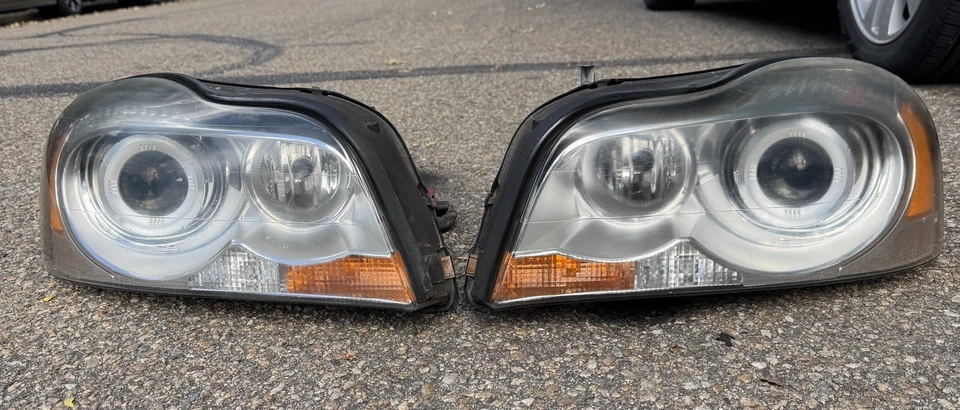 08-14 VOLVO XC90 HID faros de xenón lado conductor y pasajero Foto 1 de 4