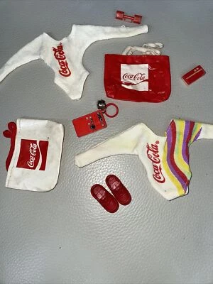 Muñeca Barbie vintage "Coca-Cola" traje aeróbico 1970⁼‘a. Zapatos de bolso vintage Foto 1 de 2