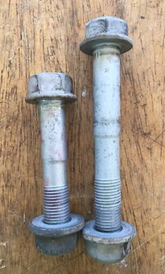 Nissan Altima 2009 pernos y tuercas de puntal Foto 1 de 4