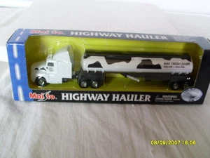 Remolque cisterna Maisto Highway Hauler May Fresh Lácteos - Imagen 1 de 3