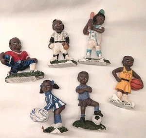 Estatuillas pequeñas de 6 piezas de niños atletas afroamericanos. 96047 - Imagen 1 de 14