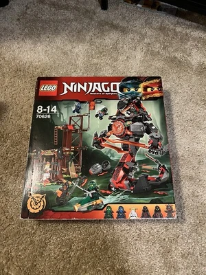 LEGO NINJAGO Dawn of Iron Doom (70626) Nuevo Sellado Caja Usada Foto 1 de 4