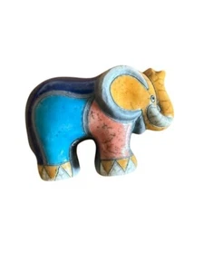 Estatuilla de elefante de cerámica hecha a mano de cerámica Raku de colección firmada SoAfrica - Imagen 1 de 5