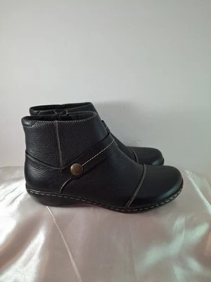 Clarks Ultimate Comfort Collection Black Leather Ankle Boots Shoes Women's 7.5 W - Image 1 of 4
