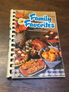 VINTAGE Family Favorites Cookbook - Picture 1 of 4