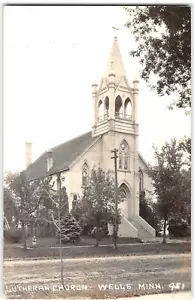 Foto postal vintage de la Iglesia Luterana RPPC, Wells, Minnesota década de 1940 - Imagen 1 de 2