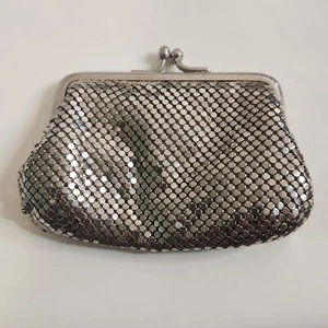Vintage Whiting and Davis Silvertone mesh Clutch leaf type clasp facete - Picture 1 of 7