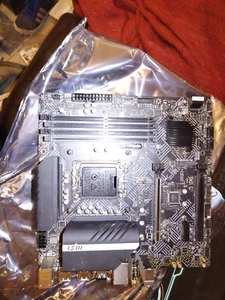 MSI PRO B660M-A WIFI DDR4 - Carte mère Micro ATX Socket 1700 Intel B660 - NEUVE - Photo 1/1