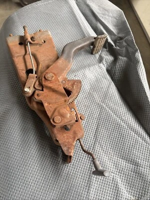 Conjunto de pedal de freno de estacionamiento de emergencia Blazer/Jimmy 67-72 Chevy GMC Truck K5 P Foto 1 de 4