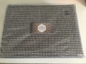 HR European Collection Venice Waffle Single Quilt Cover+2P/C Black BNIP $269.95 - Foto 1 di 9