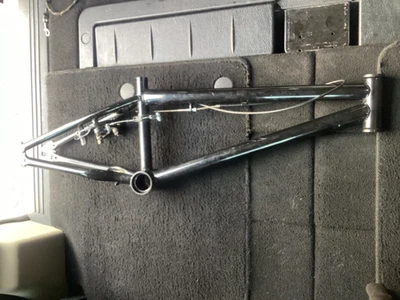 "Marco de bicicleta BMX roscado Mongoose de 20"" con soportes de freno 990 (tubo superior de 20,5"")" Foto 1 de 4