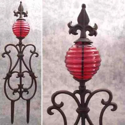 FLEUR-DE-LIS & RED GLASS GLOBE 铸铁花园支架庭院艺术花园装饰 — 第 1/2 张图片
