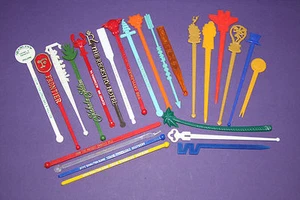 25 Vintage Plastic Bar/ Restaurant, Hotel and Airline Swizzle Stick Stirrers - Picture 1 of 6