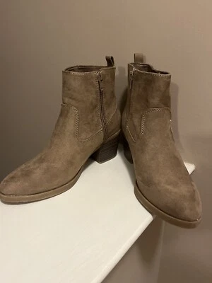 New OLD NAVY Faux Suede Ankle Western Booties Block Heel Mocha Late Size 6 - Image 1 of 4