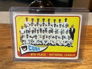 1965 TOPPS #91 CHICAGO CUBS TEAM CARD W/ERNIE BANKS/RON SANTO/BILLY WILLIAMS VG - Picture 1 of 3