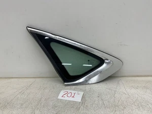 Chevrolet Malibu 2016-2025 cuarto de panel trasero izquierdo ventana vidrio OEM - Imagen 1 de 6