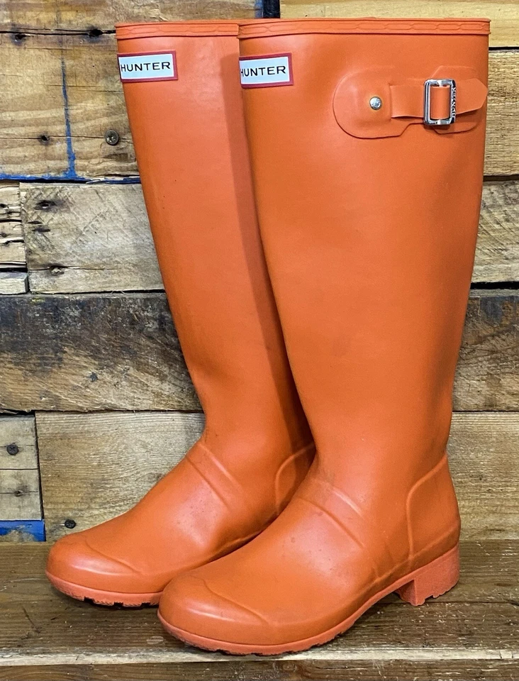 Botas de lluvia Hunter para mujer sin cordones con logotipo de tacón bloque de goma naranja talla 5 EE. UU. Foto 1 de 4