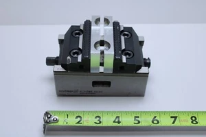 TORNILLO DE BANCO USADO SCHUNK GRESSEL KONTEC KSC80 CON MORDAZAS DE AGARRE REVERSIBLE ANCHO DE MANDÍBULA 80 MM - Imagen 1 de 7