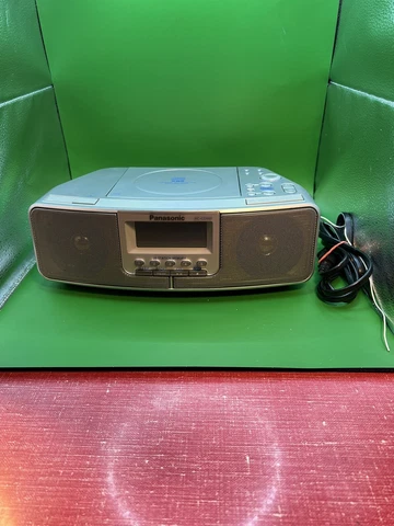 PANASONIC RC-CD500 CD/AM/FM Dual Alarm Clock Radio w/XBS. TESTED! miss battery Cover
