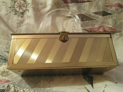 BOLSO CAJA METAL DORADO SOBRE DORADO VINTAGE ~DISEÑO DIAGONAL RARO~ INTERIOR TELA MCM. Foto 1 de 4