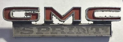 71 1971 72 1972 GMC SPRINT ORIGINAL GM guardabarros delantero emblema 646067 Foto 1 de 3