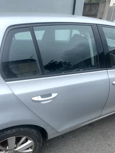 2011 VOLKSWAGEN GOLF 1.6L DIESEL DRIVERS SIDE REAR DOOR SILVER LA7W - Picture 1 of 6