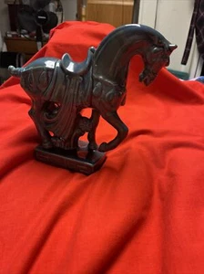 This is a Tang Dynasty Japanese kakiemon horse, Beautiful piece of decor - Picture 1 of 9