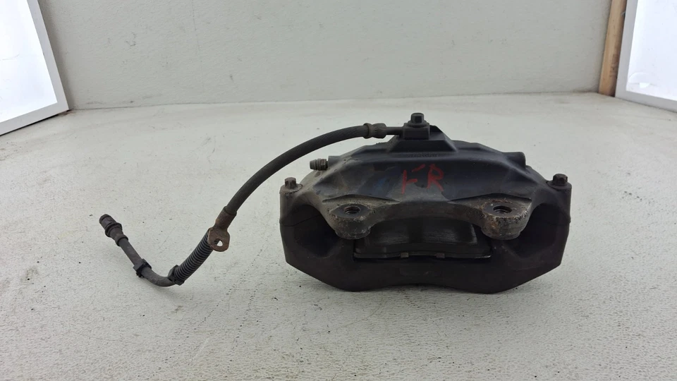 Оригинальный суппорт переднего правого тормоза в сборе для Cadillac ATS Coupe 2013–2018 годов выпуска - Изображение 1 из 4