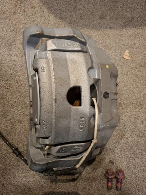 Pinza de freno delantera izquierda Nearside JAGUAR XF con portador 2008-2015 3,0 L  Foto 1 de 4