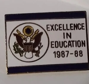 1987 1988 US Excellence in Education White House Seal Pin Pinback - Picture 1 of 12