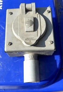 Hubbell Wet Location Hubbellock Receptacle FS-2 Outlet Box FS-1 #40E48*IAC - Picture 1 of 3